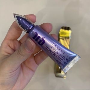 Urban Decay EYESHADOW PRIMER POTION
Eyeshadow Primer